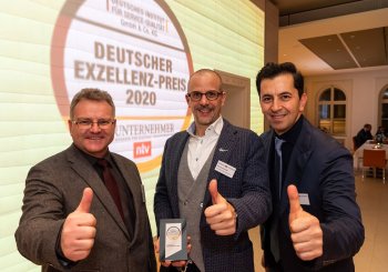 Im Bild (v.l.n.r.): IT -Leiter Pius Wolf,  CEO Erik Stammberger, (beide W.SCHILLIG) und Ahmet Sahin (CEO von Smart 3D, Softwareentwicklung Tablet Dekor)
